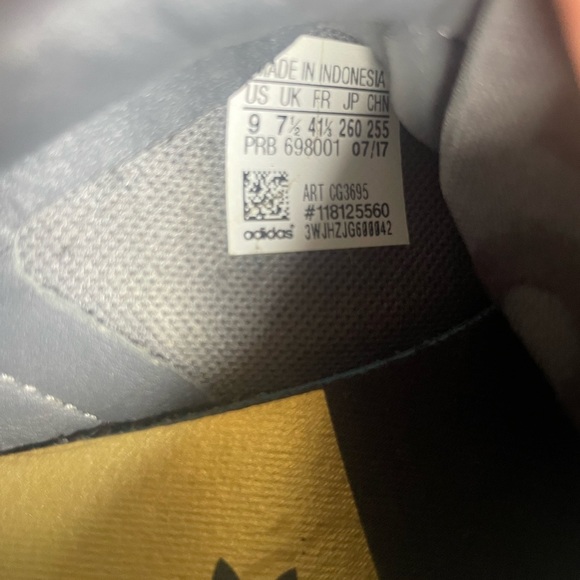 Adidas men’s shoes- gray like new condition! - Picture 4 of 4